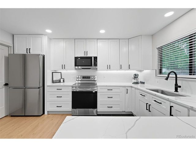 6438 S Louthan St, Littleton, CO 80120