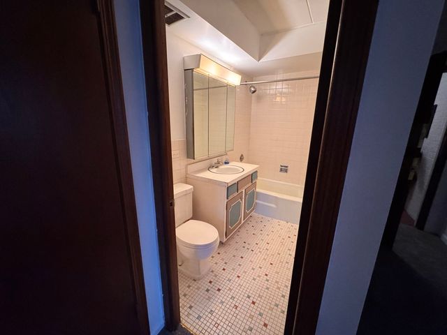 300 Circle Avenue 3G, Forest Park, IL 60130