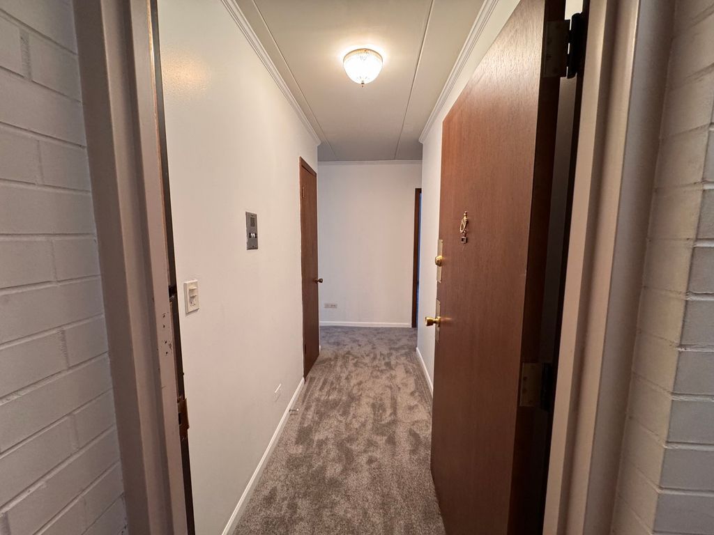 Image 11 of property listing at 300 Circle Avenue 3G, Forest Park, IL 60130