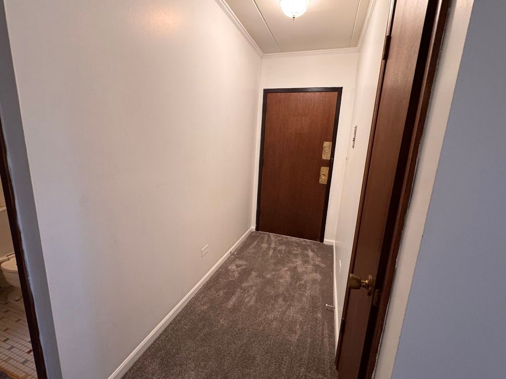 Image 12 of property listing at 300 Circle Avenue 3G, Forest Park, IL 60130