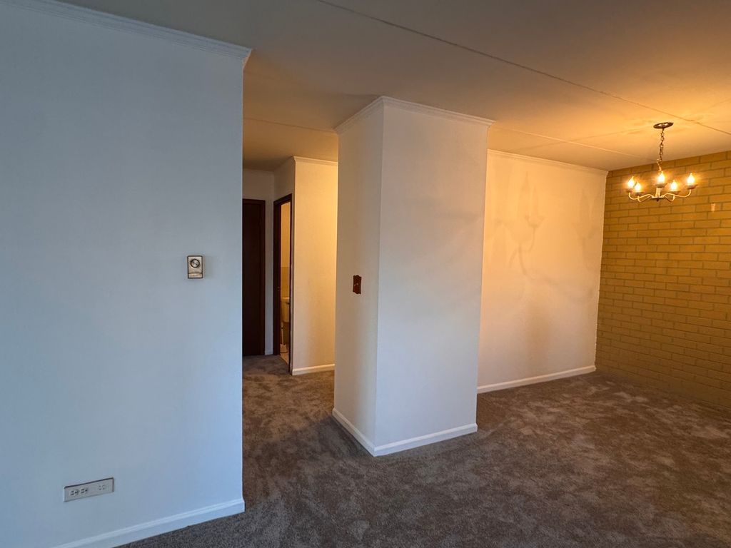 Image 15 of property listing at 300 Circle Avenue 3G, Forest Park, IL 60130