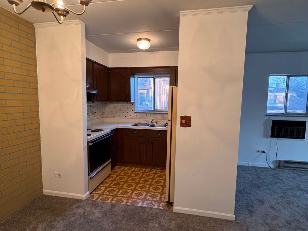 Image 17 of property listing at 300 Circle Avenue 3G, Forest Park, IL 60130