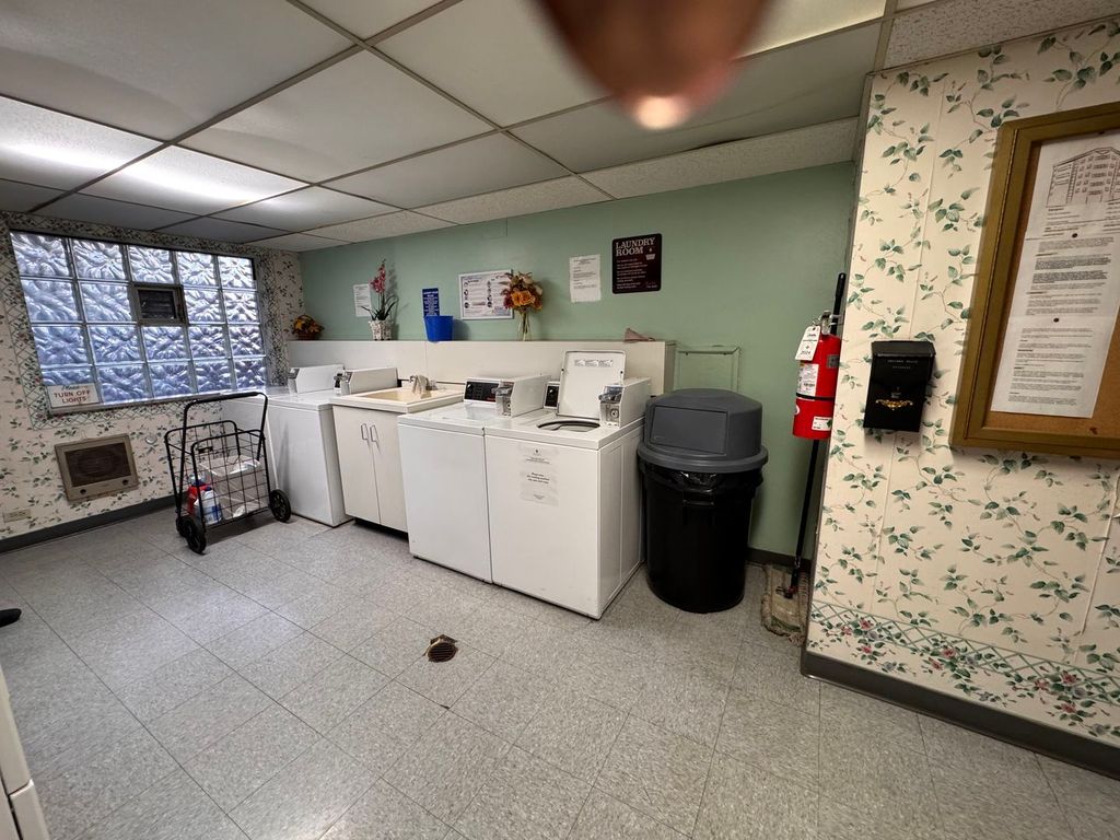 Image 29 of property listing at 300 Circle Avenue 3G, Forest Park, IL 60130