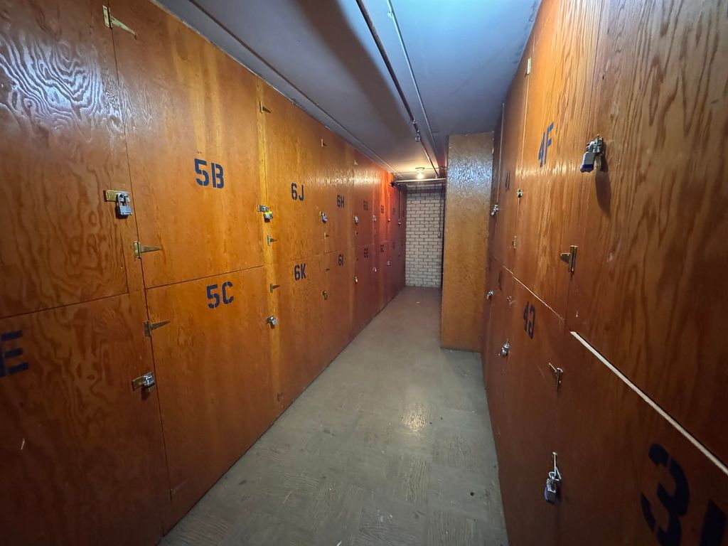 Image 32 of property listing at 300 Circle Avenue 3G, Forest Park, IL 60130