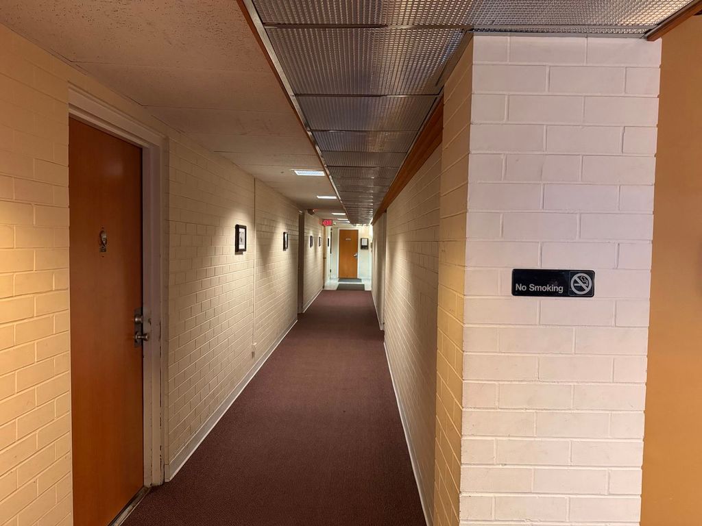 Image 5 of property listing at 300 Circle Avenue 3G, Forest Park, IL 60130
