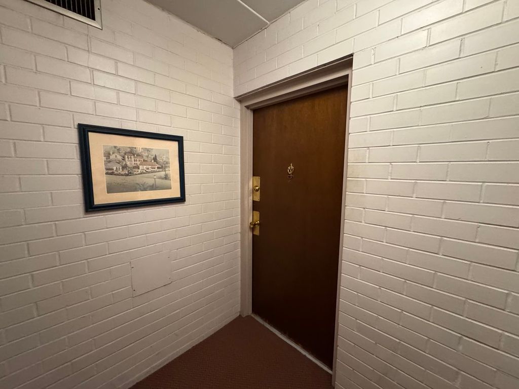 Image 9 of property listing at 300 Circle Avenue 3G, Forest Park, IL 60130