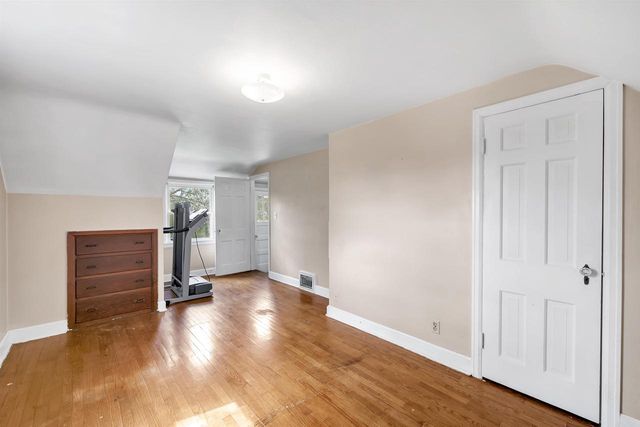 512 E ALLOUEZ AVENUE, Green Bay, WI 54301