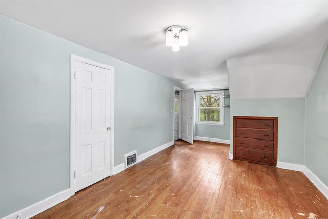 512 E ALLOUEZ AVENUE, Green Bay, WI 54301
