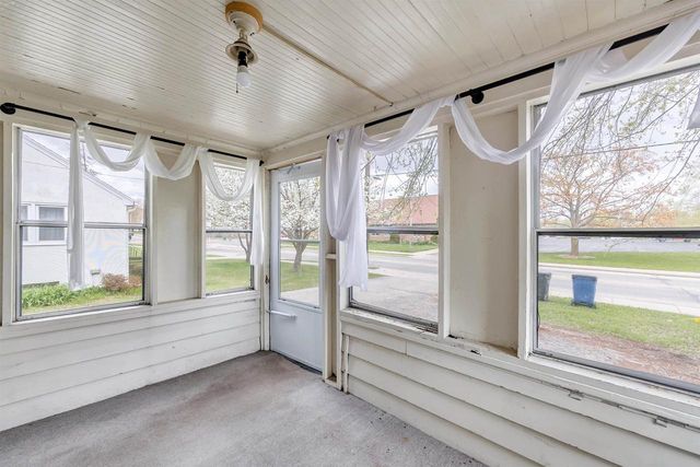512 E ALLOUEZ AVENUE, Green Bay, WI 54301