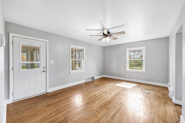 512 E ALLOUEZ AVENUE, Green Bay, WI 54301