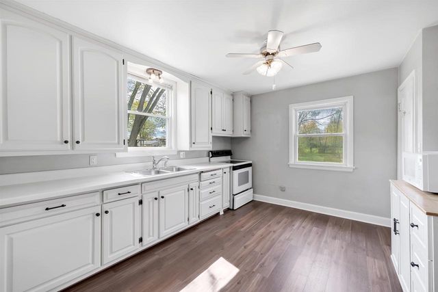 512 E ALLOUEZ AVENUE, Green Bay, WI 54301