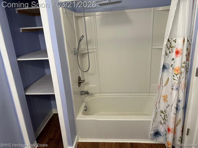 409 Lake Street, Howell, MI 48843