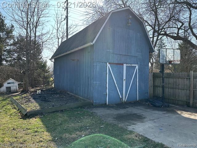 409 Lake Street, Howell, MI 48843