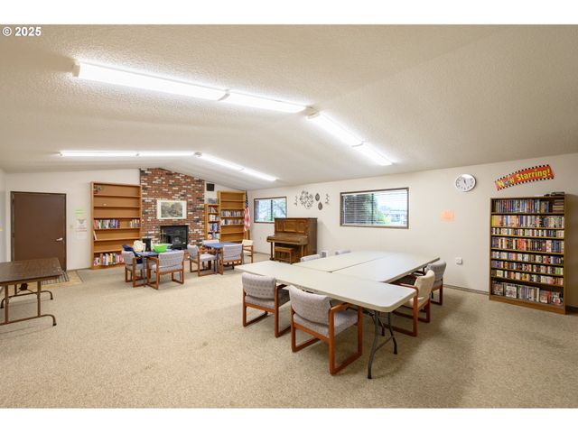 2901 E 2ND St 109, Newberg, OR 97132