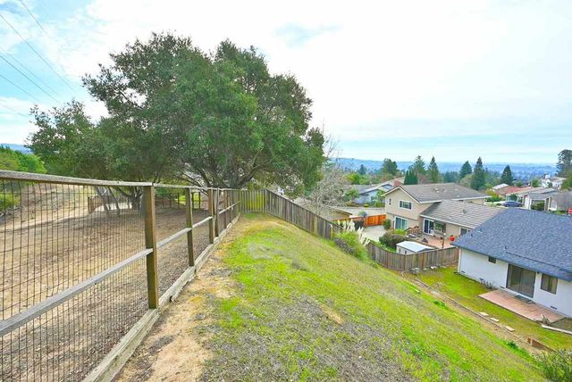 17764 Columbia Dr, Castro Valley, CA 94552