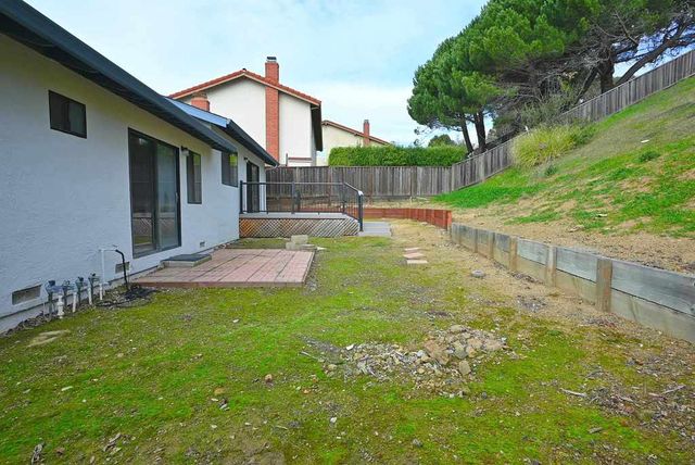 17764 Columbia Dr, Castro Valley, CA 94552