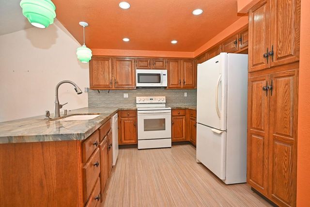 17764 Columbia Dr, Castro Valley, CA 94552