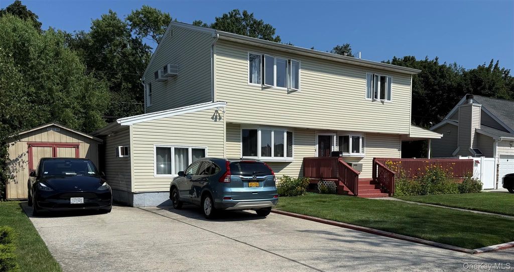 79 Elizabeth Drive, Bethpage, NY 11714 — photo 2