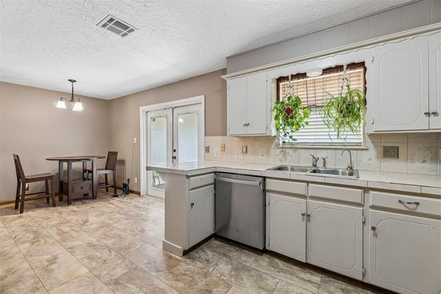 1202 E Louisiana Street, Norman, OK 73071