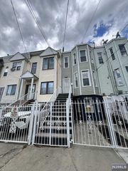 51 Arlington Avenue, Jersey City, NJ 07305