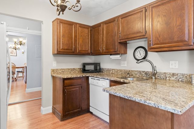 4 Ledgewood Way 21, Peabody, MA 01960