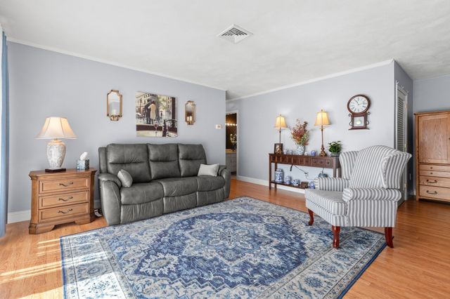 4 Ledgewood Way 21, Peabody, MA 01960