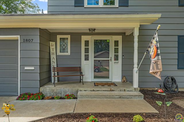 1807 SW Village DR, Topeka, KS 66604