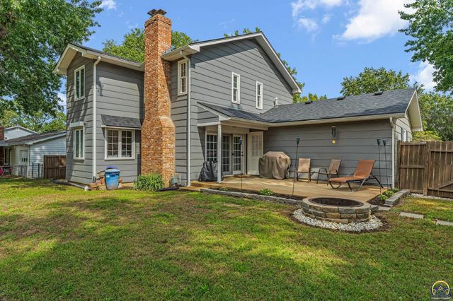 1807 SW Village DR, Topeka, KS 66604