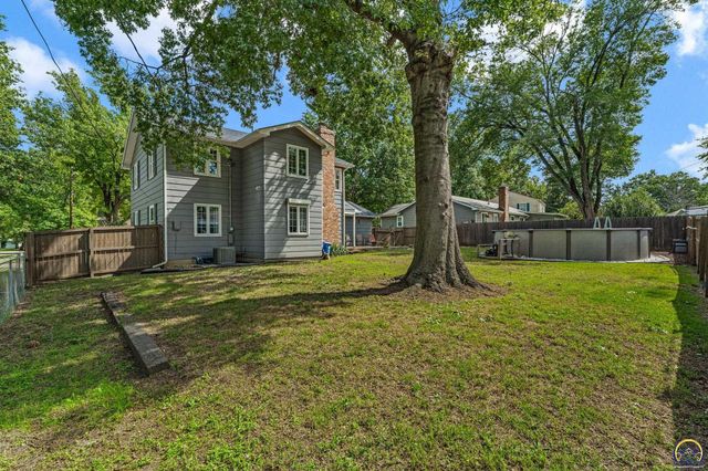 1807 SW Village DR, Topeka, KS 66604
