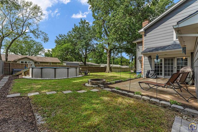 1807 SW Village DR, Topeka, KS 66604