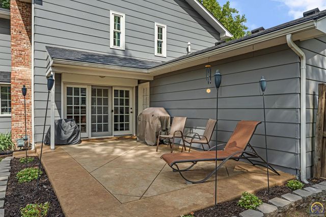 1807 SW Village DR, Topeka, KS 66604