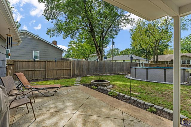1807 SW Village DR, Topeka, KS 66604