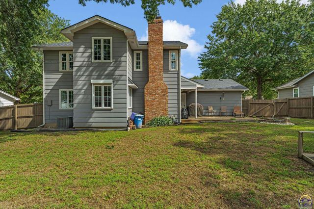 1807 SW Village DR, Topeka, KS 66604