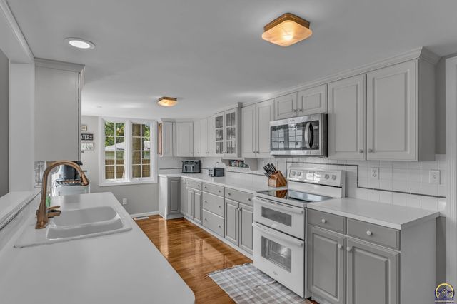 1807 SW Village DR, Topeka, KS 66604
