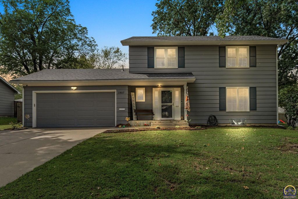 1807 SW Village DR, Topeka, KS 66604
