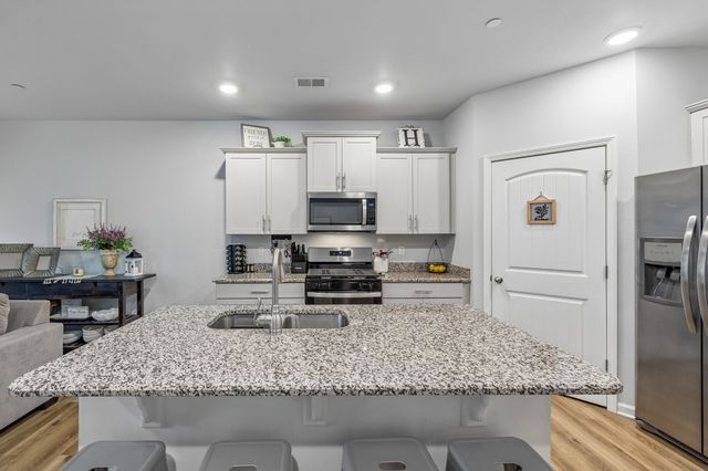 320 Manor Row, Pleasant View, TN 37146