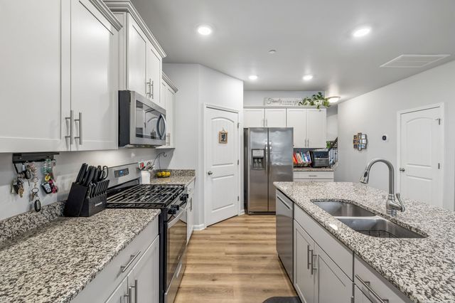 320 Manor Row, Pleasant View, TN 37146
