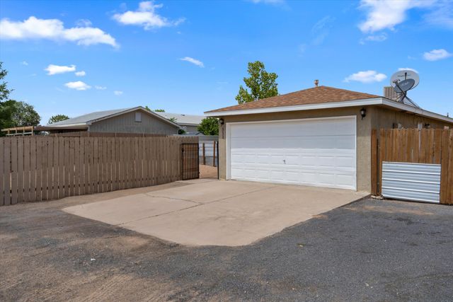 911 11TH Avenue NW, Rio Rancho, NM 87144