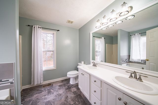 124 Woodridge Circle, Lagrange, GA 30241