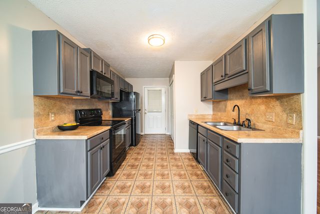 124 Woodridge Circle, Lagrange, GA 30241