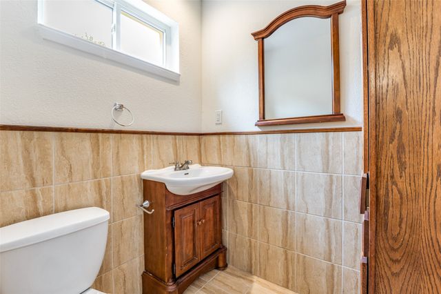 8635 Ashcroft Avenue, Dallas, TX 75243