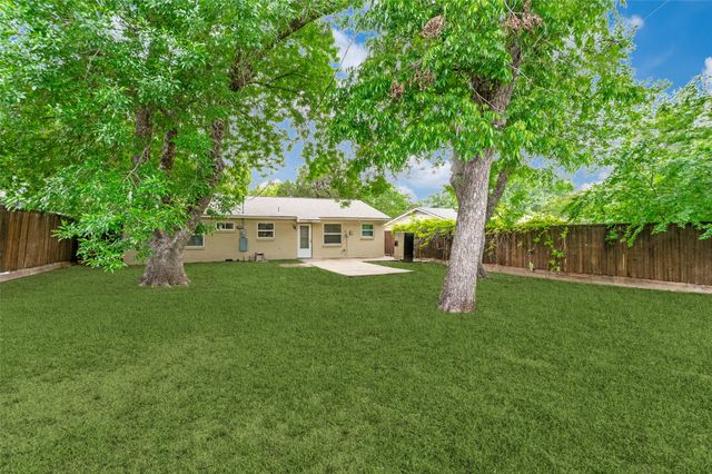 8635 Ashcroft Avenue, Dallas, TX 75243