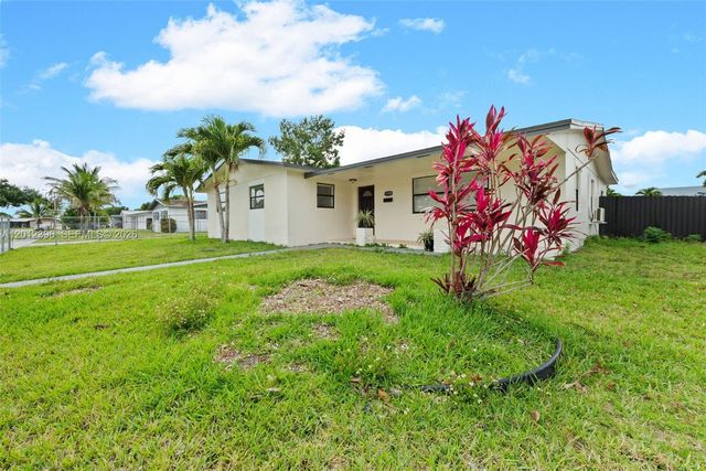 11950 SW 199th St 1, Miami, FL 33177