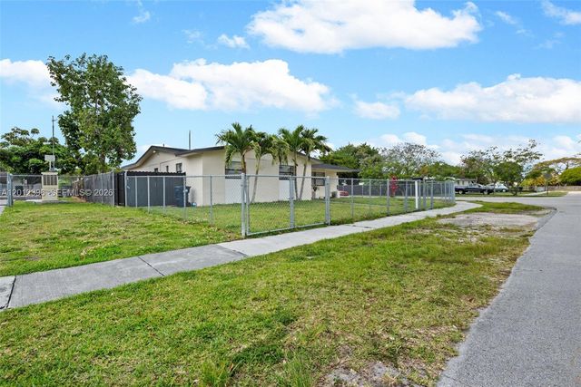 11950 SW 199th St 1, Miami, FL 33177