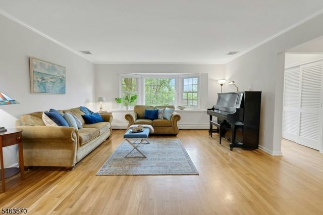 54 Yarmouth Dr, New Providence Boro, NJ 07974