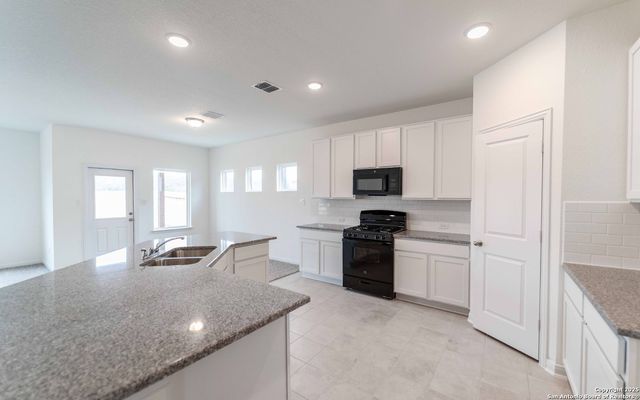 258 Ashley Loop, San Antonio, TX 78253