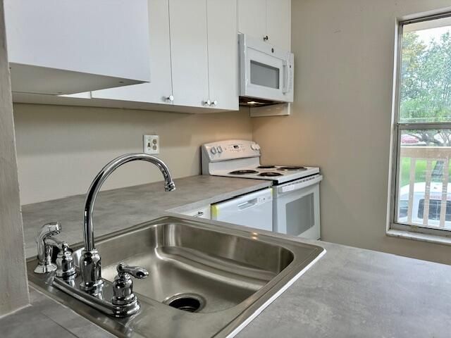 6020 NW 64th Avenue 207, Tamarac, FL 33319