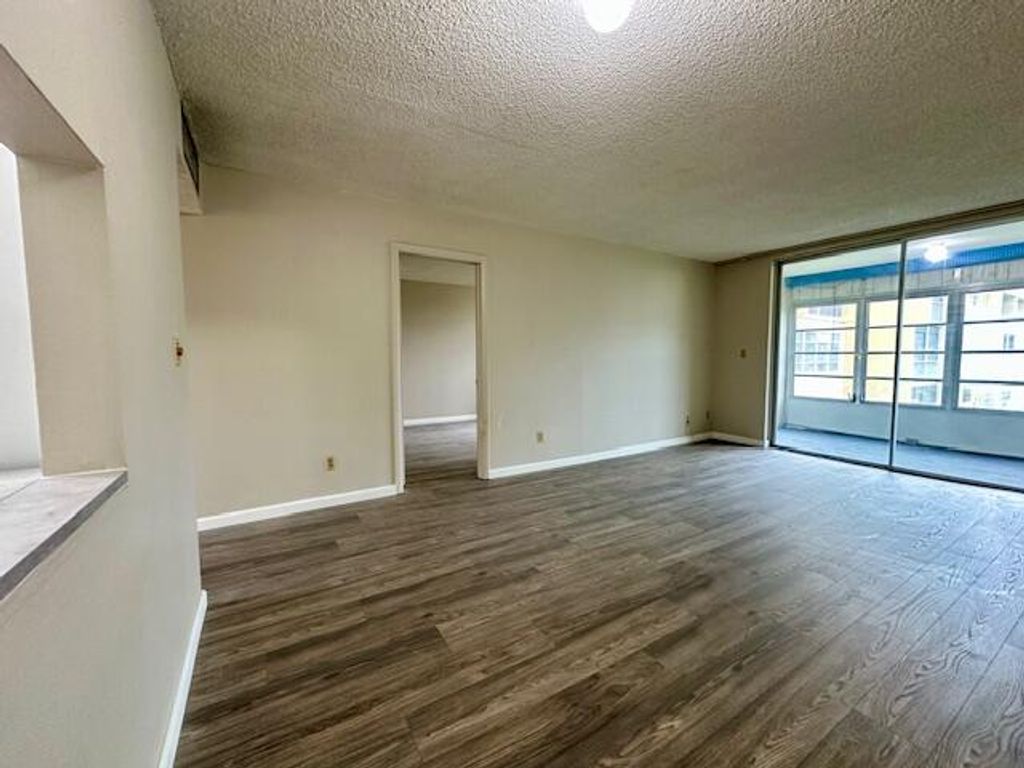 6020 NW 64th Avenue 207, Tamarac, FL 33319