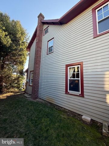 212 COCHRAN ST, Cochranville, PA 19330