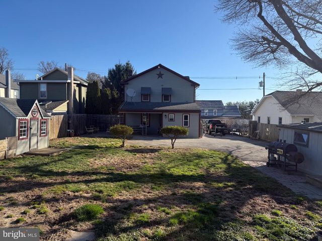 212 COCHRAN ST, Cochranville, PA 19330